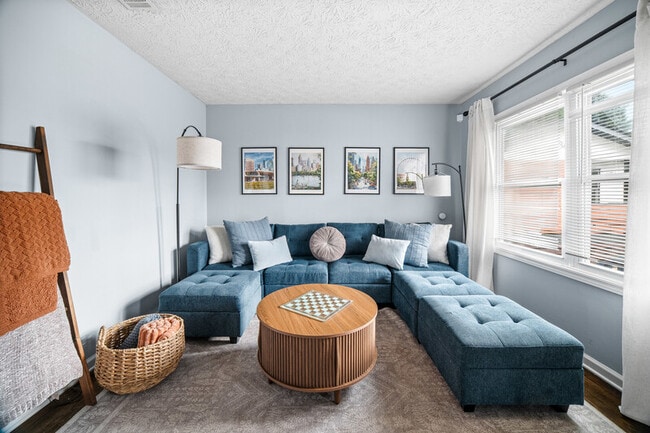 Building Photo - 866 United Ave SE