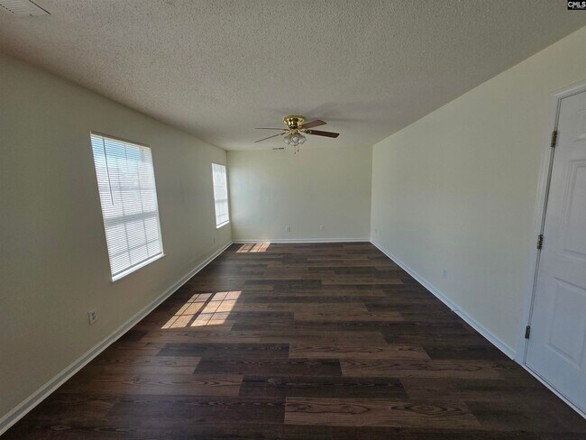 Building Photo - 132 Fox Grove Cir