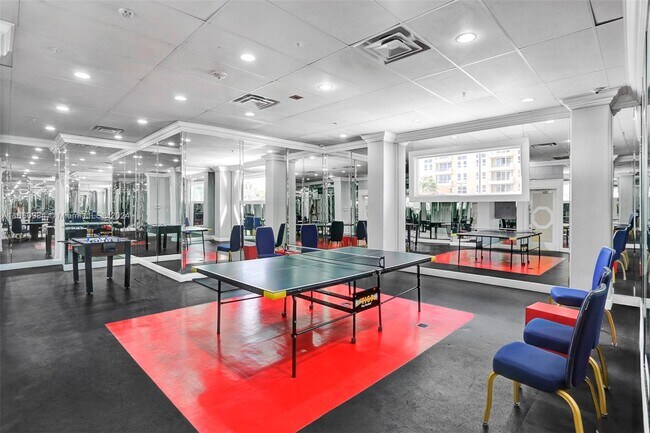Building Photo - 2030 S Ocean Dr