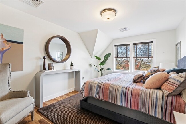 Building Photo - 119 Sycamore St