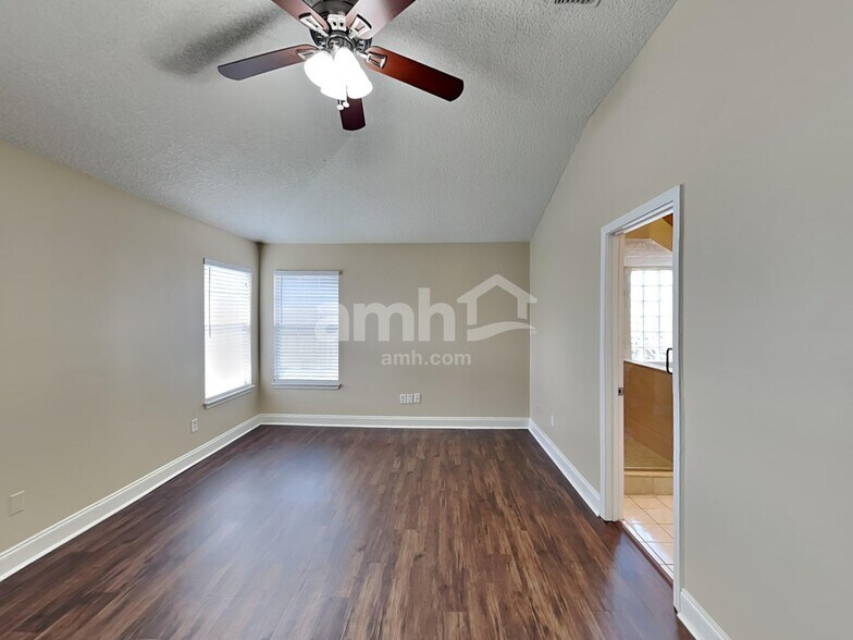 Building Photo - 1745 Pickwick Pl