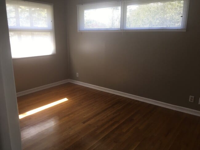 Building Photo - 3bed/1bath Home close to Annie Camp Junior...