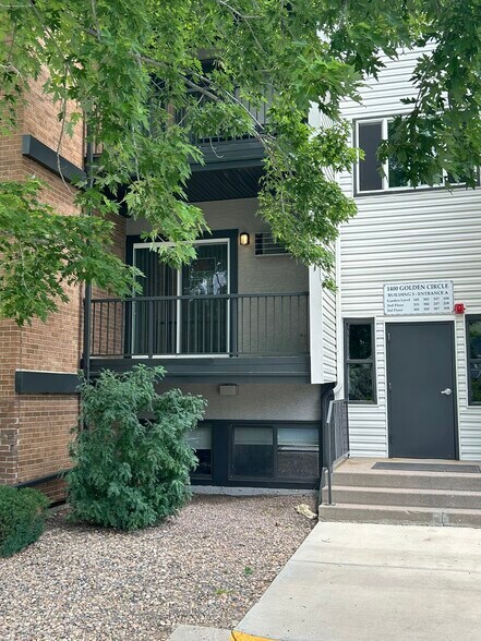 Building Photo - 1400 Golden Cir