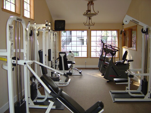 Building Photo - 880 E Fremont Ave