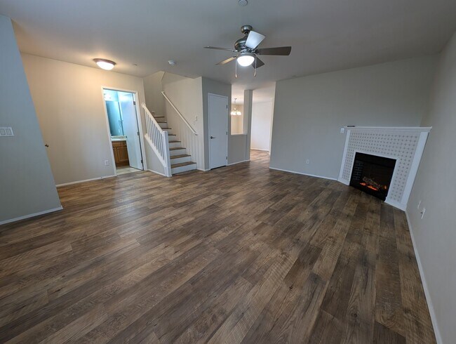 Building Photo - Corner lot 3 bed, 2.5 bath DuPont home!