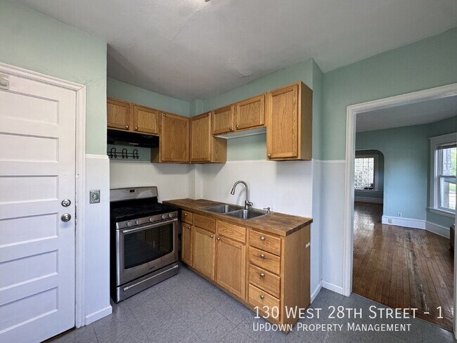 Building Photo - 130 W 28th St