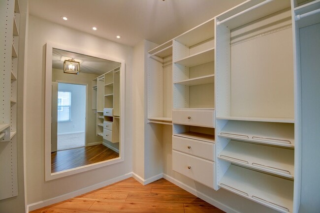 Building Photo - **Move In by October 8th 2025 and Receive ...