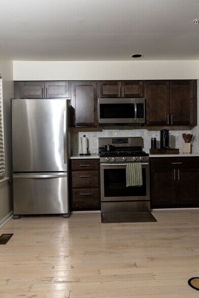 Building Photo - 16015 Elegant Ct