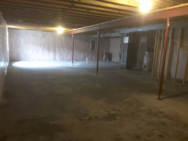 Building Photo - Beautiful 3 Bedroom 2 Bath Home in Elkhart!