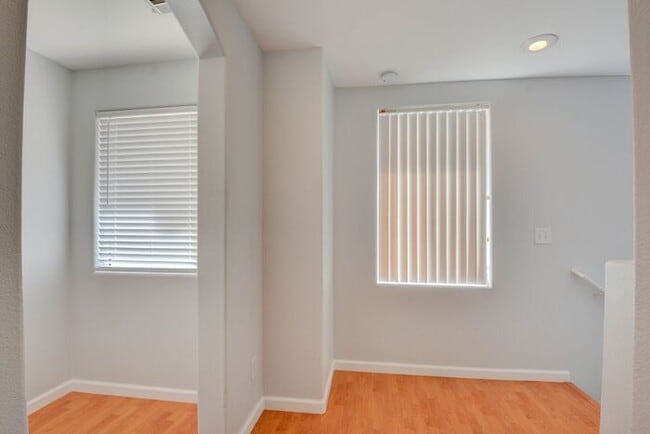 Building Photo - BEAUTIFUL 2 STORY SINGLE FAMILY HOME WITH 3 BEDROOMS AND 2.5 BATHS LOCATED IN SOUTHWEST