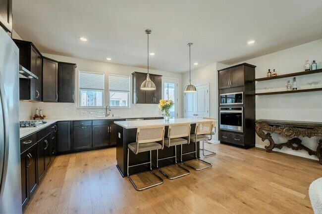 Building Photo - 813 Sawback Sq NE
