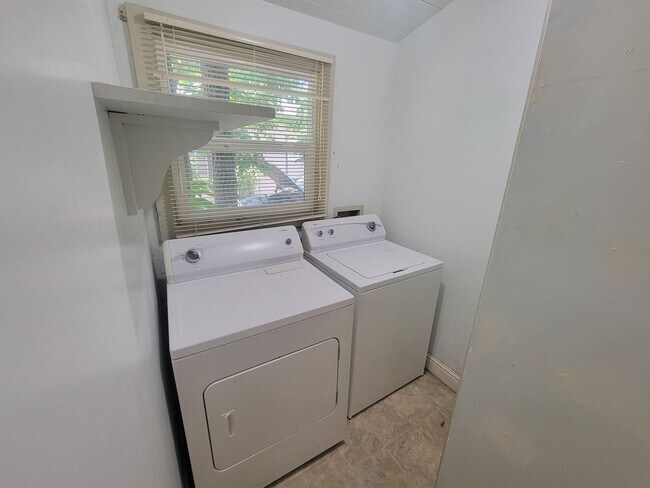 Building Photo - SAC T 9081-9085