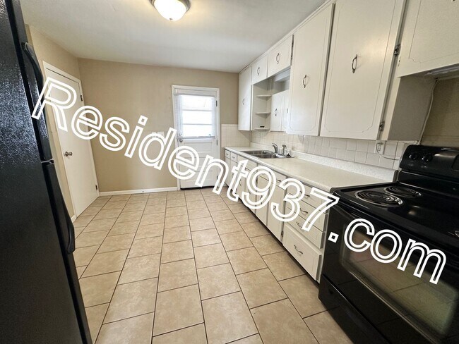 Building Photo - 3 Bed 1 bath