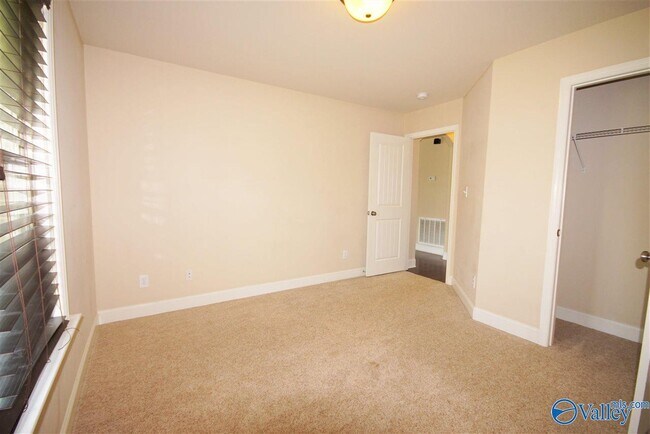 Building Photo - 115 Swan Pond Dr