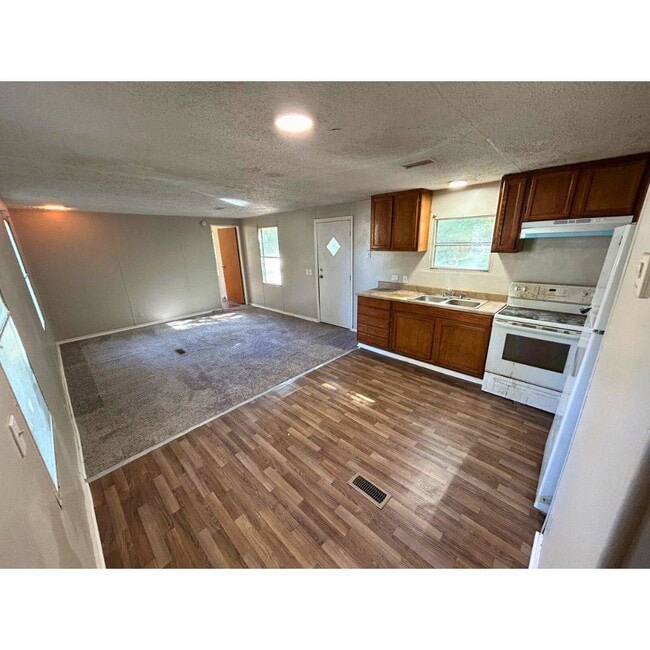 Primary Photo - 2395 Parrott Dr