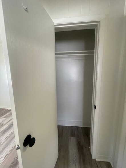 Building Photo - 1291 E Villa Vis Ave