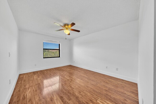 Building Photo - 4111 Coral Tree Cir