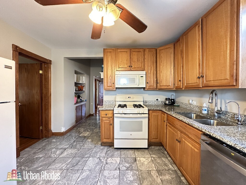 Building Photo - 3532 N Elston Ave