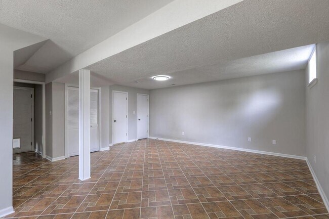 Building Photo - 7802 E 162nd St