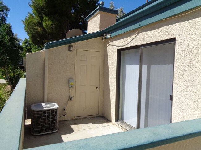 Building Photo - 2 Story 2 Bedroom Condo in the Willow Creek Condo Complex