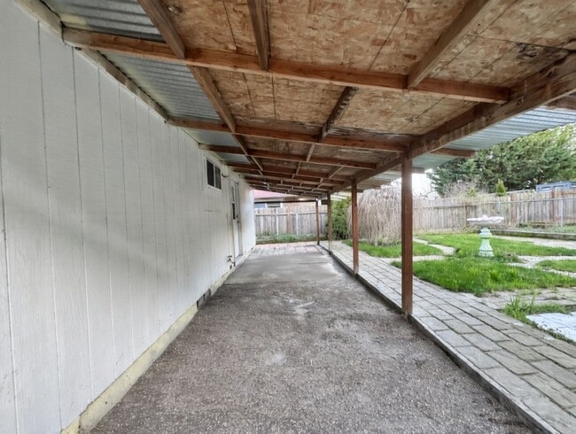 Building Photo - Charming 3 Bedroom Aloha Outdoor Oasis with Two Car Garage