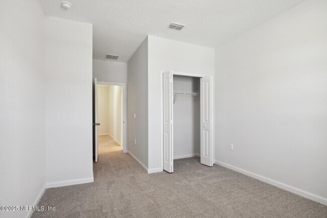 Building Photo - 95 Pinebury Ln