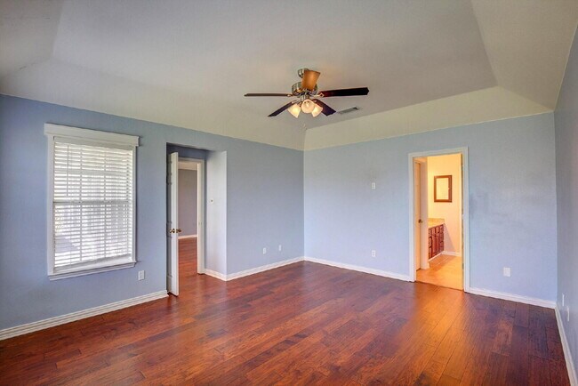 Building Photo - Updated 3 Bedroom Home with a Barn on 2.5 Acres!