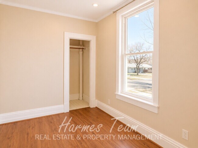 Building Photo - Upper-Level One-of-a-Kind 2 Bedroom 1 Bathroom Apartment