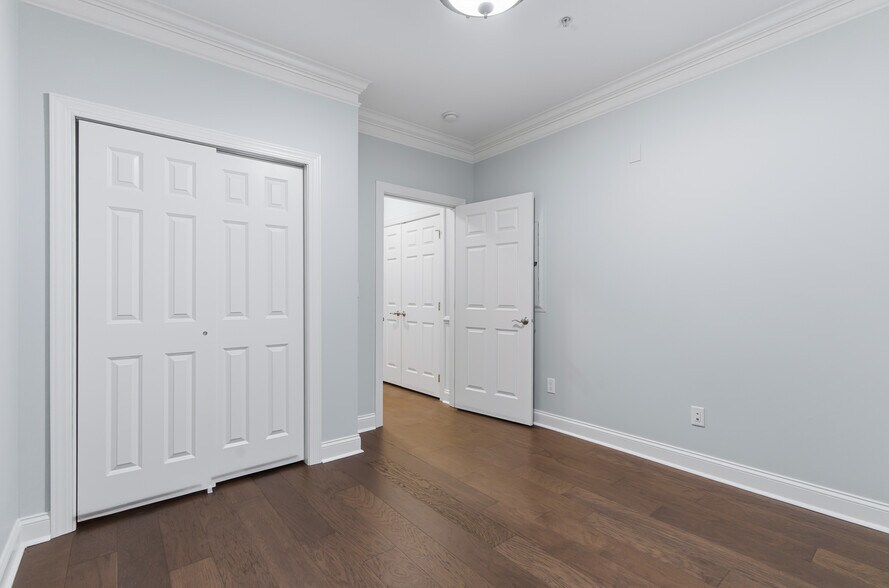 Building Photo - 10421 Rosegate Ct