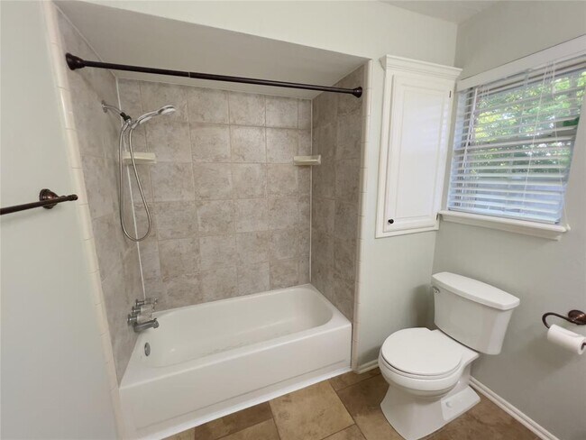 Building Photo - 11800 Kingsridge Terrace