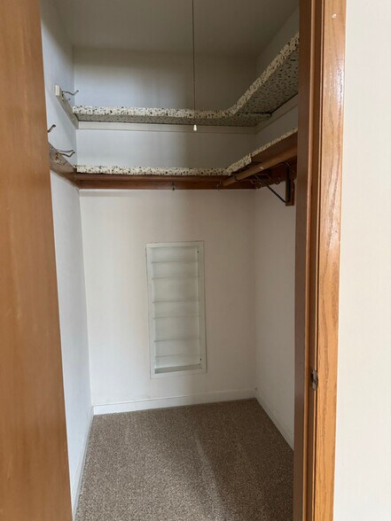 Building Photo - 2260 N Summit Ave