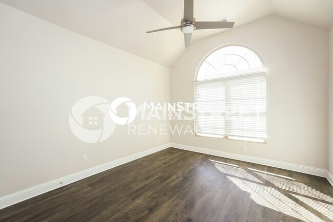 Building Photo - 2 Bedroom Pet-Friendly Home in Fort Worth, TX with Main Street Renewal