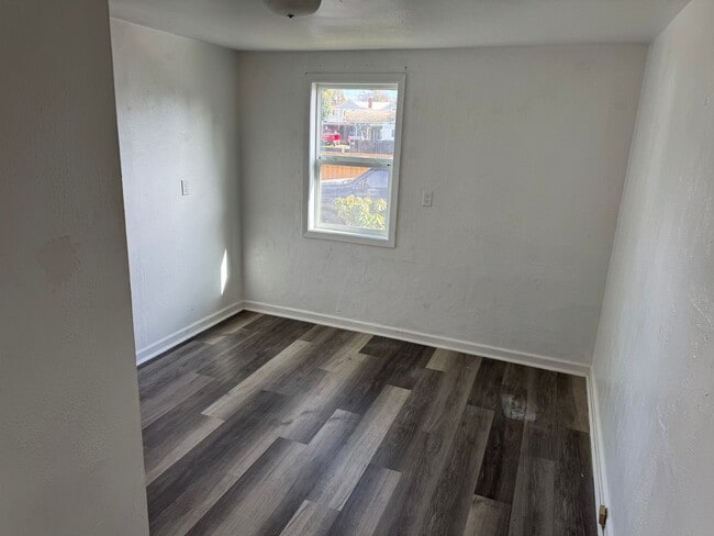 Building Photo - Great single level Home