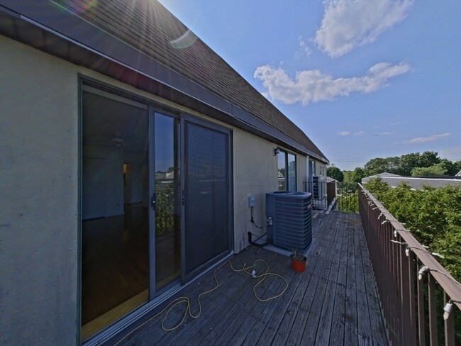 Building Photo - 85 E Squantum St