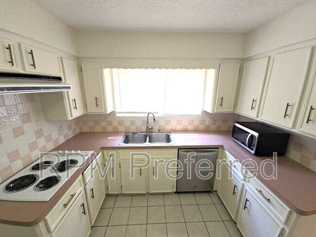 Building Photo - 12702 Ravensway Dr