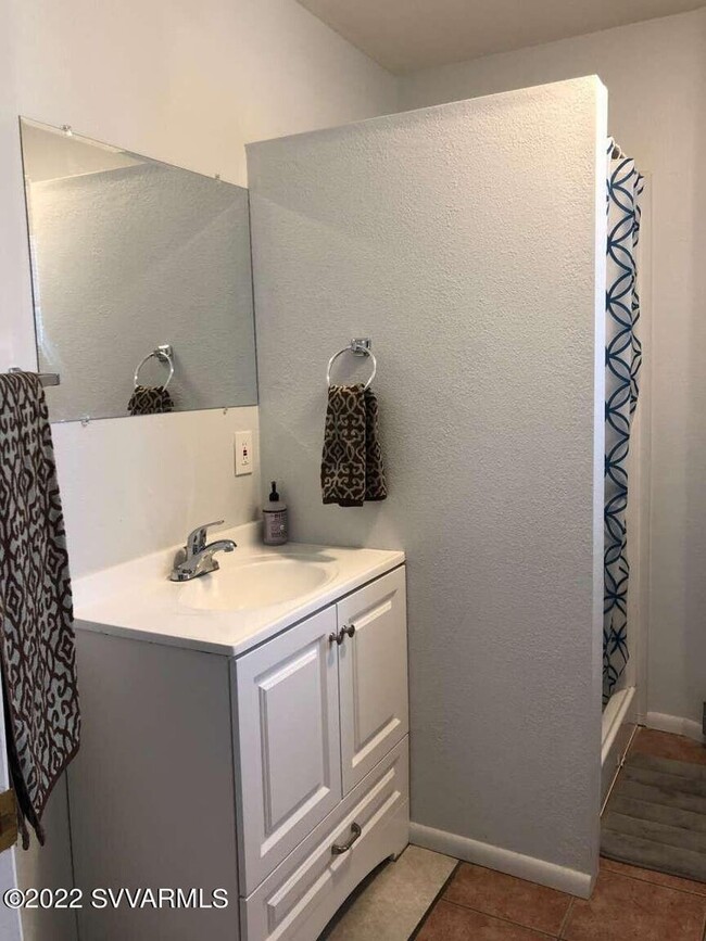 Full Bathroom 1 - 4234 E Western Dr