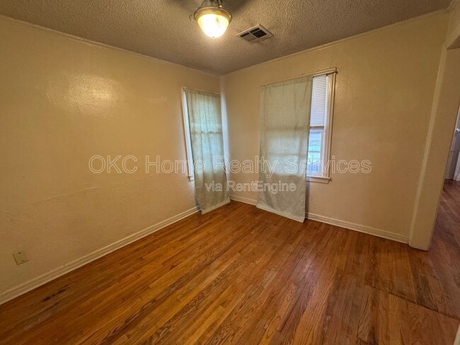 Building Photo - 2713 Normandy St