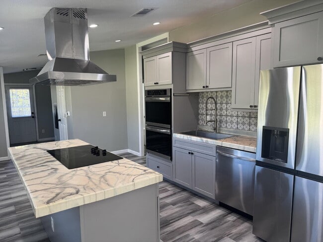 Building Photo - Discover peaceful country living