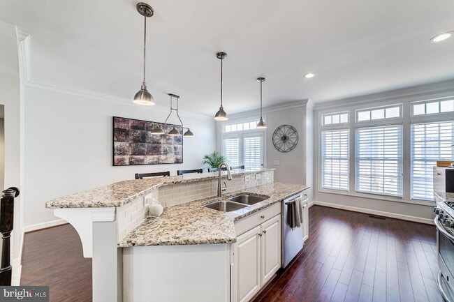 Building Photo - 947 Harrison Cir