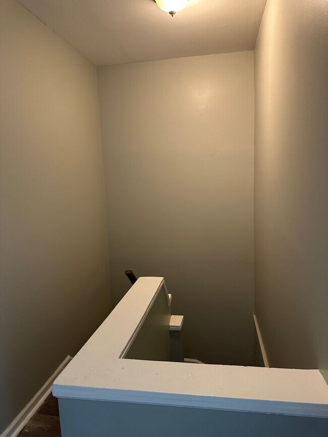 Building Photo - Spacious Home Available for Rent! W/D! Fro...