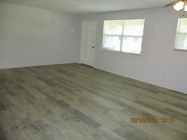 Building Photo - Charming 3 bedroom 2 bathroom Holly Hill
