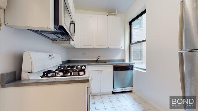Building Photo - 55 W 55th St