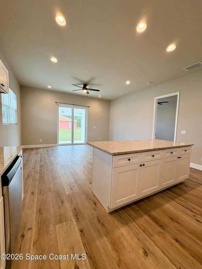 Building Photo - 3267 Slama Ave