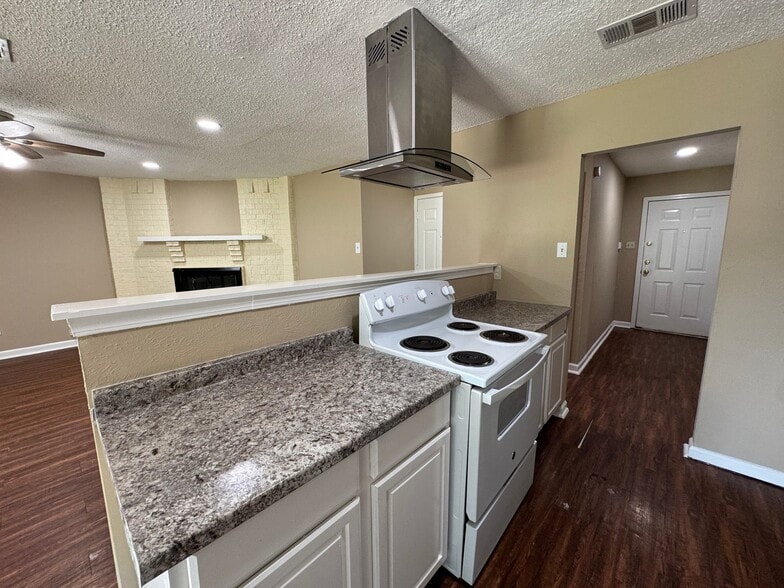 Building Photo - 17519 Poppy Trails Ln
