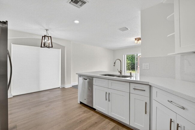 Building Photo - 6502 Brava Way