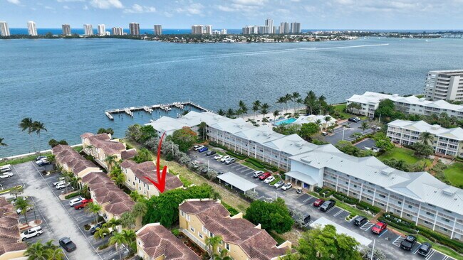 Building Photo - 1050 Lake Shore Dr