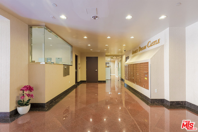 Building Photo - 345 S Gramercy Pl