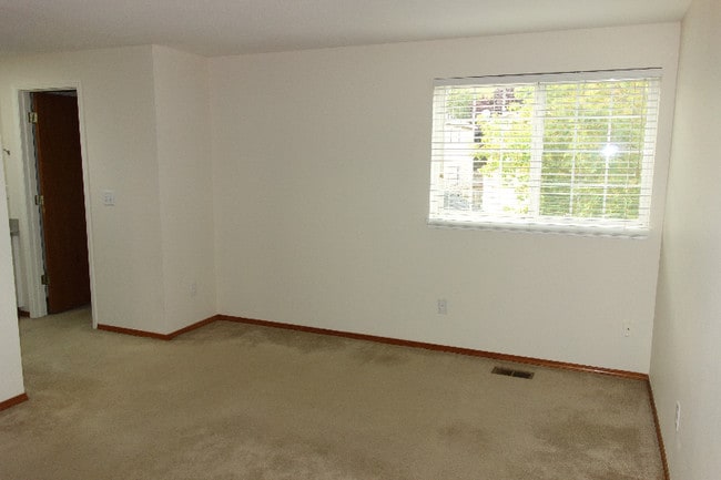 Building Photo - 15645 SW Bulrush Ln