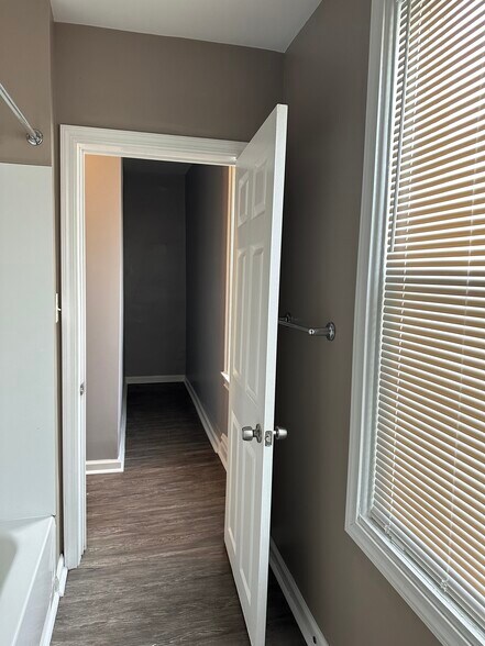 Building Photo - 48 Maytide St