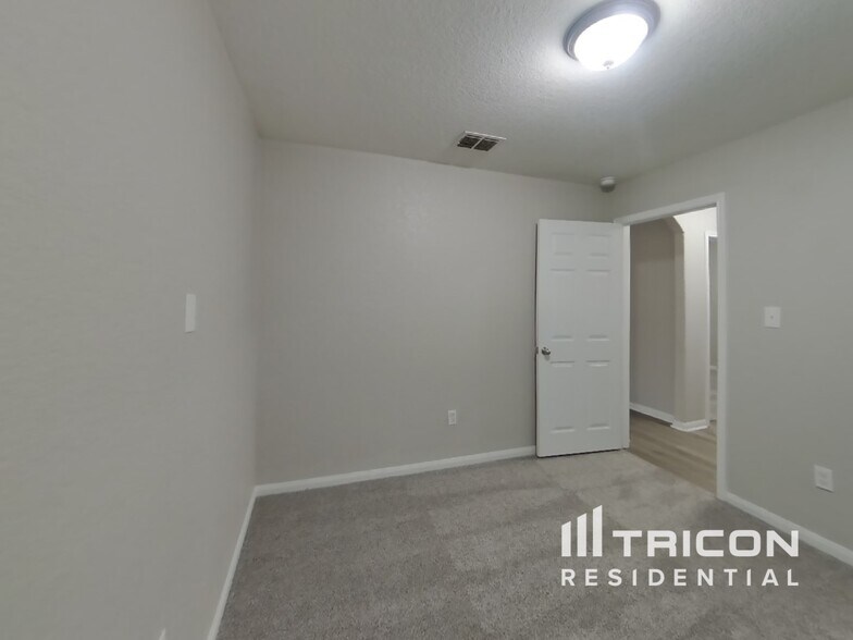 Building Photo - 5819 Forest Canyon